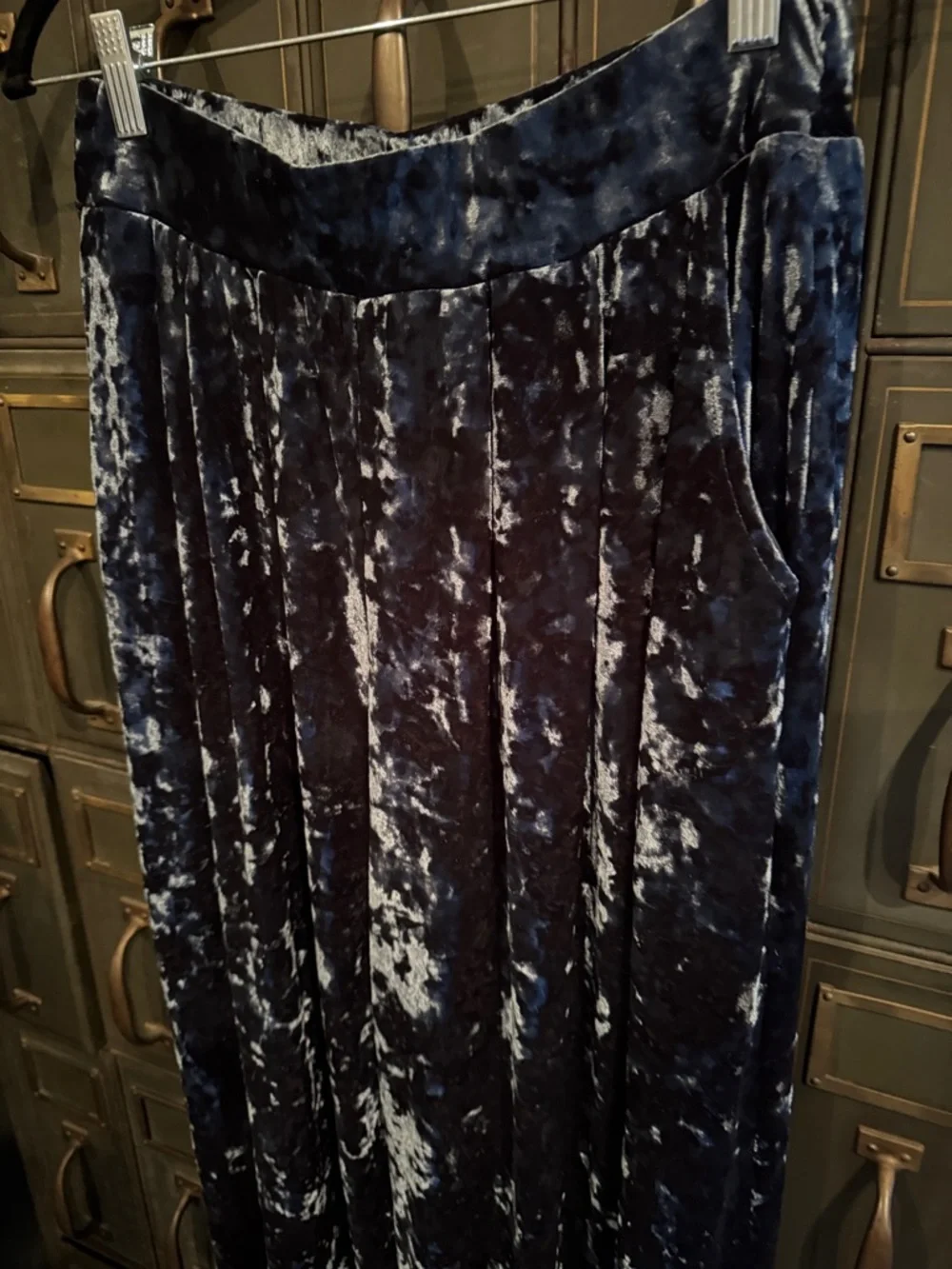 LEITH Velvet Pant - Picture 2 of 5